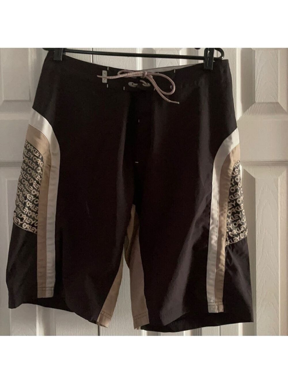 Oakley Board Shorts Size 34🥰